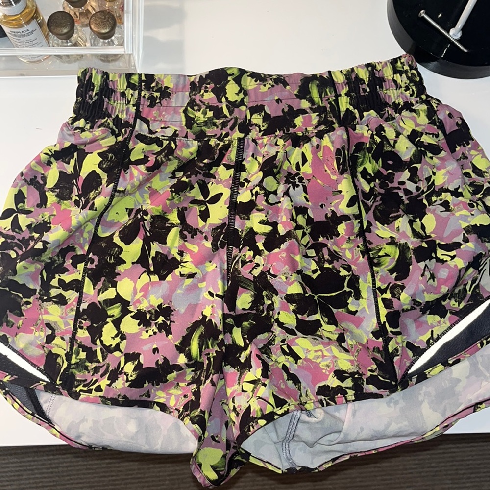 INFECTED HIGHLIGHT lulu hotty hot shorts size 6